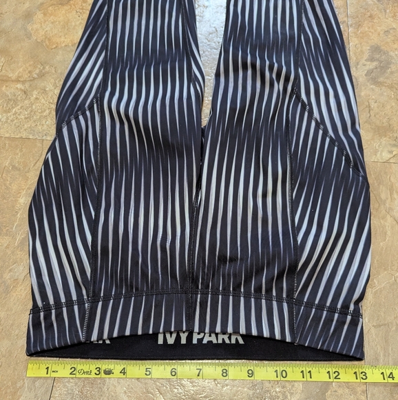 Ivy Park Medium Black White Kaleidoscope Gym Yoga Pilates Workout Gym Leggings - Picture 10 of 12